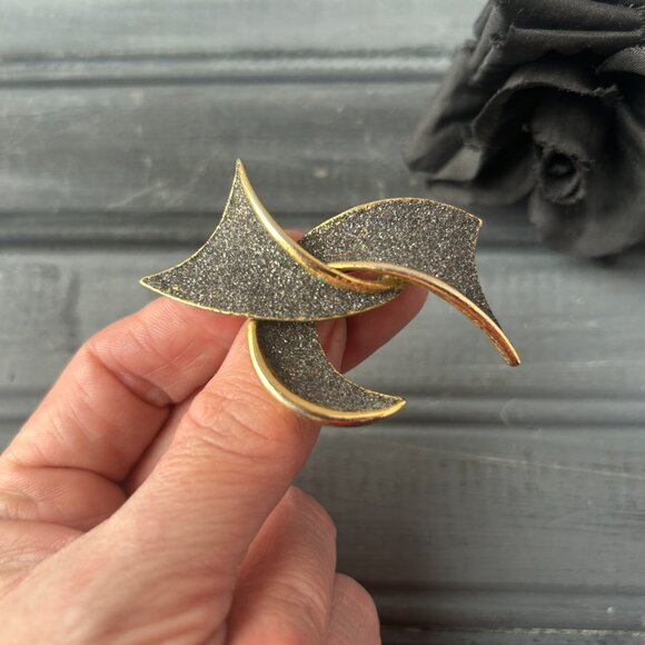 Gray Brooch Lot (Lot of 2) - Picture 3 of 9